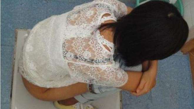 女网红建议取消公共场所女厕马桶